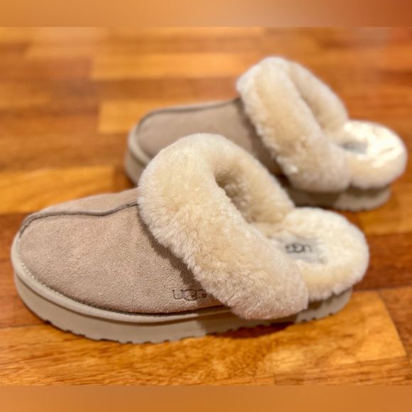 UGG Like-New Women's Shearling Slippers | Disquette | Sand | Size 9 - Picture 8 of 11
